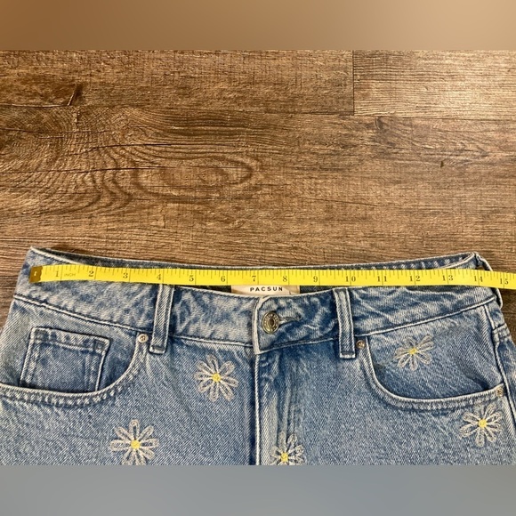 PACSUN MOM SHORTS DAISY DESIGN- SIZE 28 - Picture 6 of 7